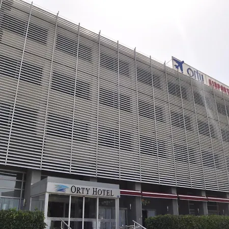 Orty Airport מלון